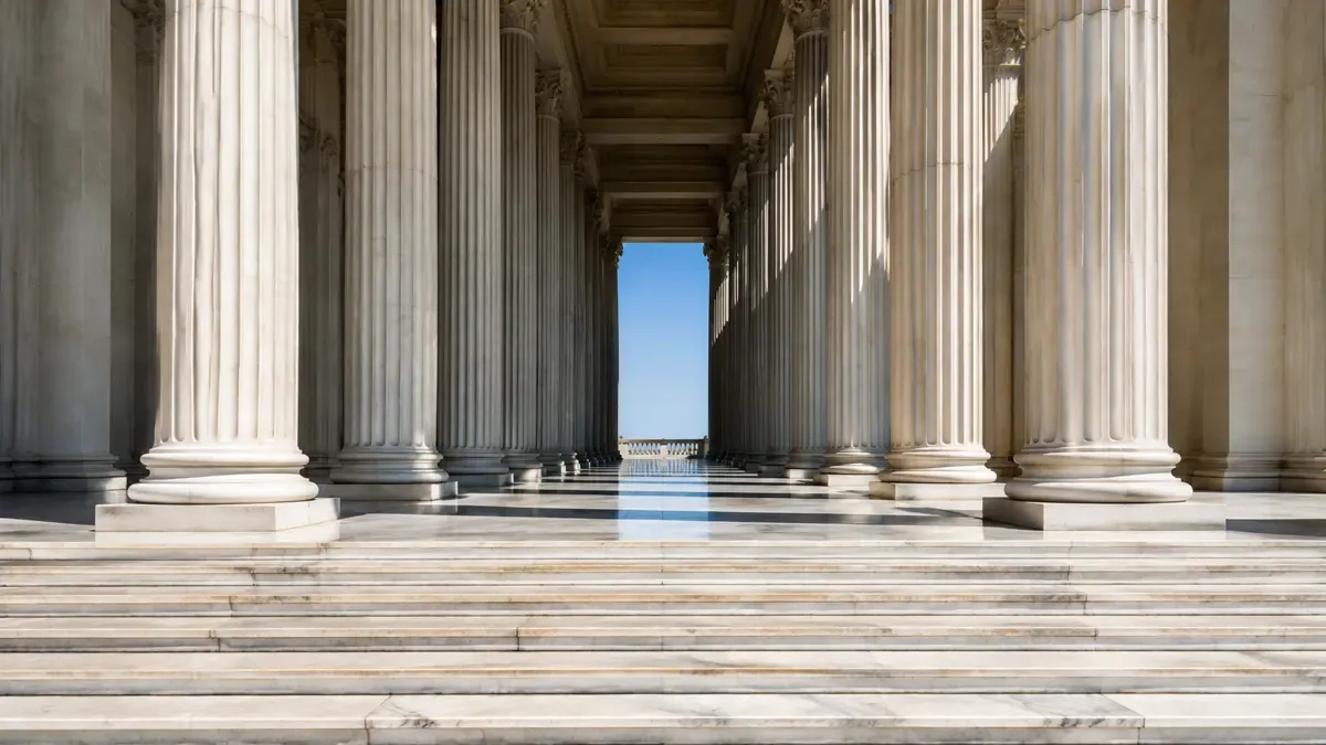 Columnata de un palacio de justicia