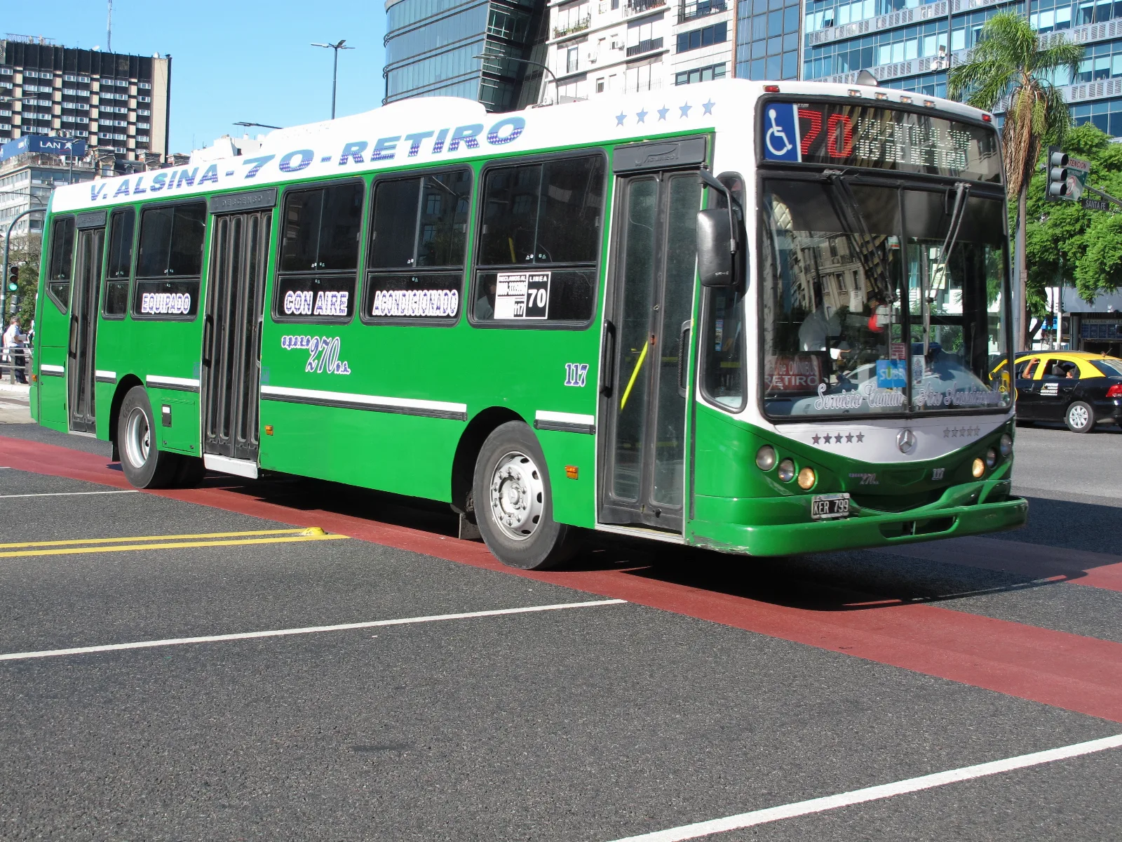 Buenos Aires - Metalpar Mercedes-Benz bus #117 on line No. 70 (Av 9 de Julio)