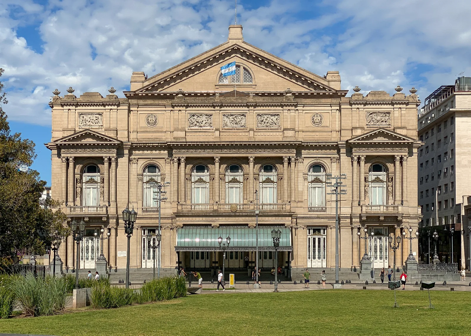 Consulado de Italia en Buenos Aires busca sponsors para evento artístico-musical de fin de año
