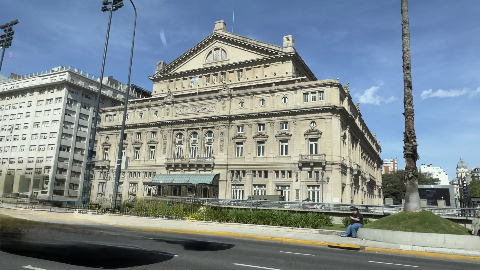 Tajani firma acuerdo de colaboración entre el San Carlo de Nápoles y el Teatro Colón